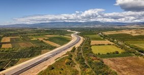 Tiflis-Bakurtsikhe-Lagodekhi Otoyolu.Sagarejo-Badiauri Kısmı (Km 35+500-KM 52+ 540) İnşaatı (LOT 3).GÜRCİSTAN